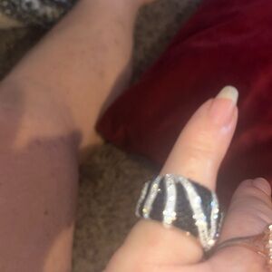 New w tag black n white Austrian crystal in silver tone